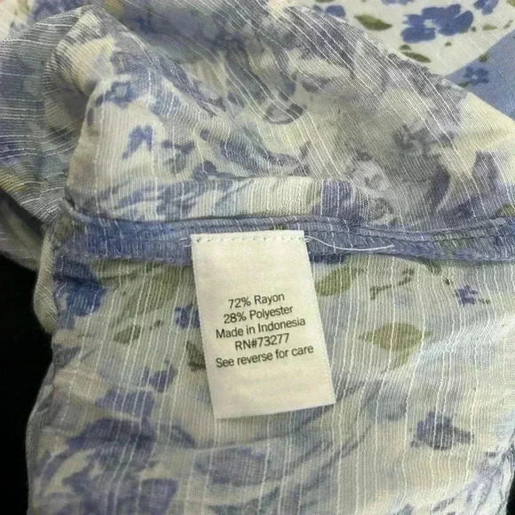 LC Lauren Conrad Blue Blooming stripe Floral Raglan Sleeve Button Top Large blue - Picture 8 of 8